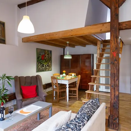דירה Sky's The Limit! Spacey Loft קרקוב