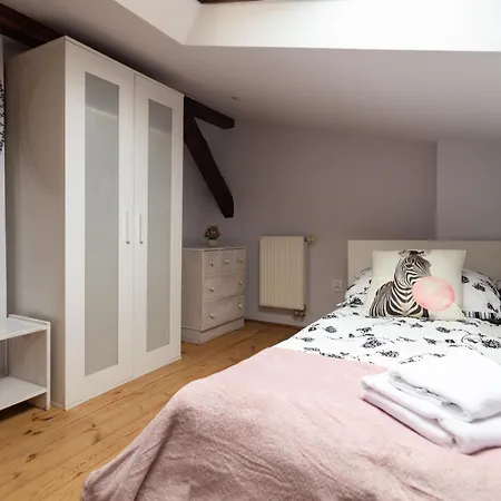 דירה Sky's The Limit! Spacey Loft *
