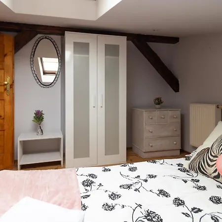 Sky's The Limit! Spacey Loft Apartamento