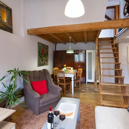 Lägenhet Sky's The Limit! Spacey Loft *