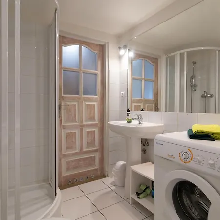Sky's The Limit! Spacey Loft Apartment Krakau