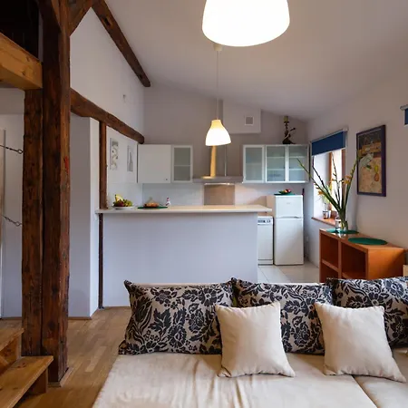 Sky's The Limit! Spacey Loft *