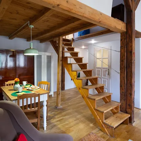 Sky's The Limit! Spacey Loft Apartment Krakau